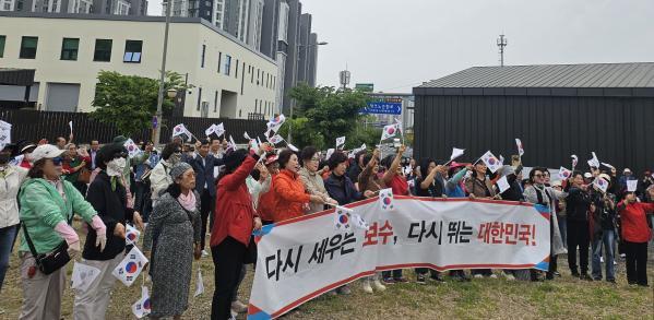 1994182814_CDEVAlqj_bf270e743cee3d3563c2